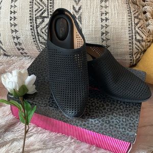 ‘Me Too’ comfort clogs